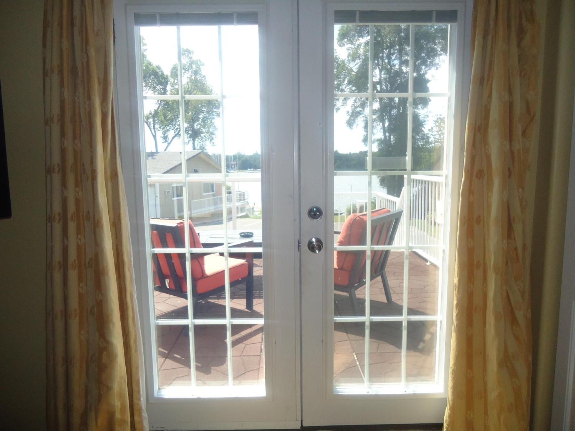 Bayside Inn & Waterfront Suites Kingston Pokoj fotografie